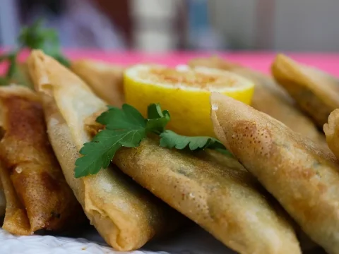 feuilles de bricks au fromage frais et aux poivrons